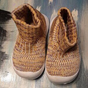 cloth stretchy sneakers
